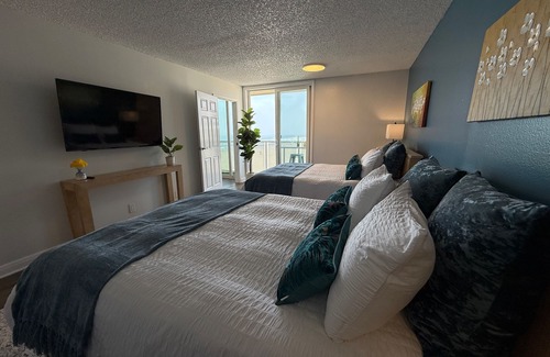 Hermosa Beach Hotel | Oceanfront Sanctuary 1 BR w/Direct Beach Access + Parking