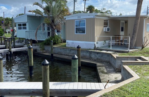 Englewood House | Oceanfront Seasonal home directly on Lemon Bay 1+Bd 1 Bath BRAND NEW LISTING!