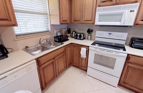 Seven Mile Beach Condo | Oceanfront Serenity on 7 Mile Beach, Ground Floor, Fully equipped Condo