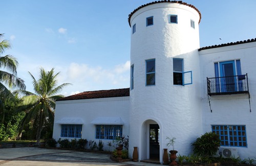 Dauis Villa | Oceanfront Spanish Villa - FREE Starlink Wi-Fi