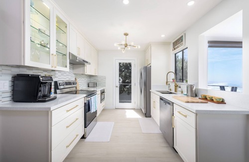 Manchester Cottage | Oceanfront/Stunning Views/Hot Tub/Contemporary