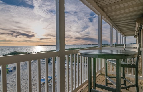 North Truro Apartment | Oceanfront suite with bay-view balcony, full kitchen, AC & firepit