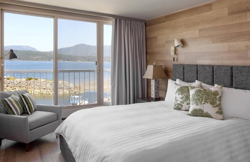 Cowichan Bay Hotel | Oceanfront Suites at Cowichan Bay