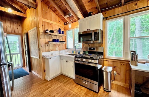 Harpswell Center Cottage | Oceanfront Sunrises & Sea Air – Harpswell Retreat