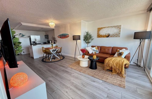 Hermosa Beach Hotel | Oceanfront View 2 BR w Pool & 2 Parking Spaces