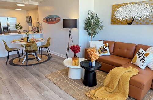 Hermosa Beach Hotel | Oceanfront View 2 BR w Pool & 2 Parking Spaces