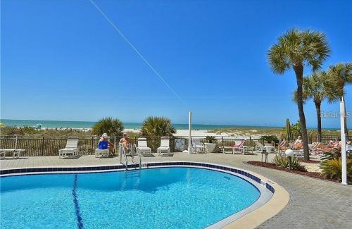 Madeira Beach Apartment | Oceanfront View of Madeira Beach, Steps to the Beach - Madeira Norte Condo