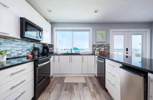 Jacksonville Beach Apartment | Oceanfront w views for grps/families (top floor)
