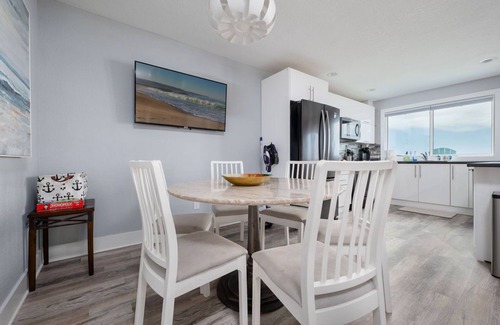 Jacksonville Beach Apartment | Oceanfront w views for grps/families (top floor)