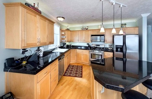 Depoe Bay Condo | Oceanfront, Whale Watching, Pool | Captains Choice