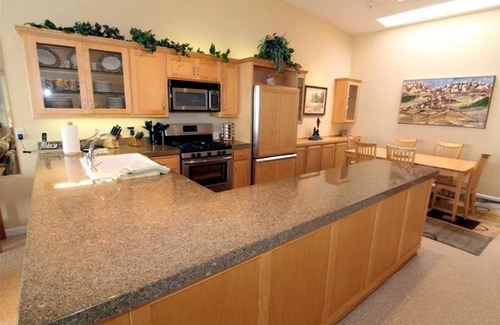 Depoe Bay Condo | Oceanfront, Whale Watching, Pool - Surf Song