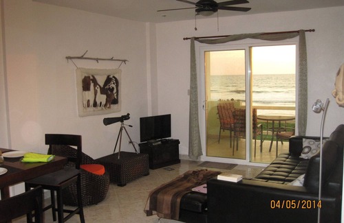 Canoa Condo | Oceanfront with Pool Getaway, 3.5km S. of Canoa.