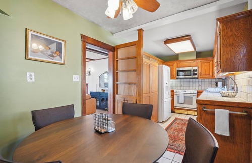 Belmont Shore House | Oceanpark Oasis, Ocean View Balcony, 3 BD, King Bed, 5 Min Walk to Beach, Arcade