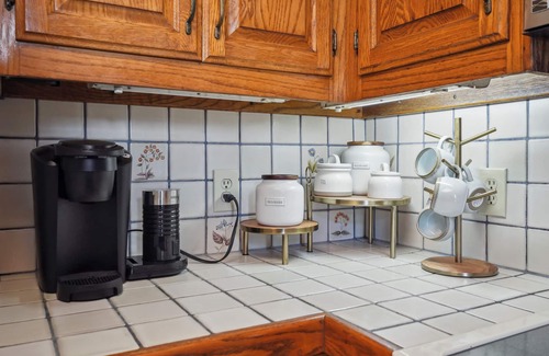 Belmont Shore House | Oceanpark Oasis, Ocean View Balcony, 3 BD, King Bed, 5 Min Walk to Beach, Arcade
