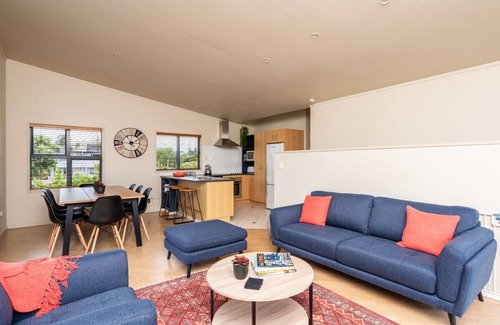 Mangawhai Heads Cottage | Oceans 8 - Mangawhai Heads Holiday Home