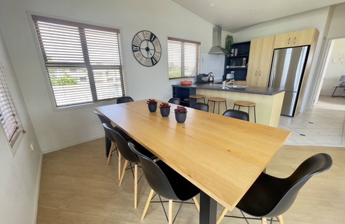 Mangawhai Heads Cottage | Oceans 8 - Mangawhai Heads Holiday Home