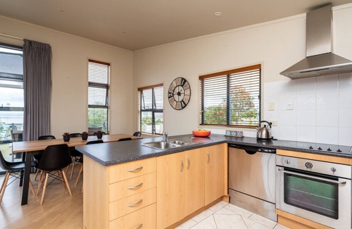 Mangawhai Heads Cottage | Oceans 8 - Mangawhai Heads Holiday Home