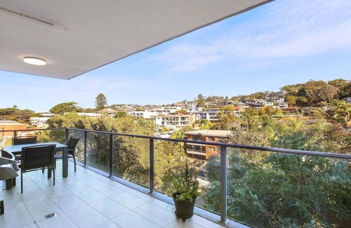 Terrigal Apartment | OCEANS EDGE #19 | Short walk to beach , shops and cafes | Accom Holidays
