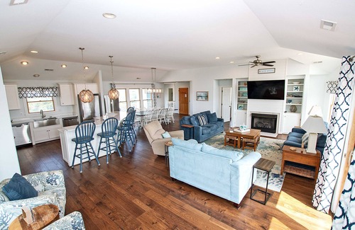 Whalehead Beach House | Oceanside, 8 BRs, ELEV, Pool, H Tub, Dogs Welcome, WW934, Howdy Hideaway