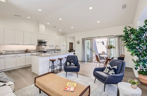 Ivey Ranch - Rancho Del Oro Condo | Oceanside, CA new townhouse, pool, jacuzzi, workout area