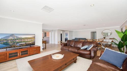 Ettalong Beach House | Oceanside - Ettalong Beach