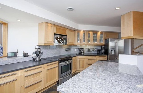 East Dover House | Oceanview 5 bdrm, 3 bath with Stunning Views near Peggy's Cove, East Dover