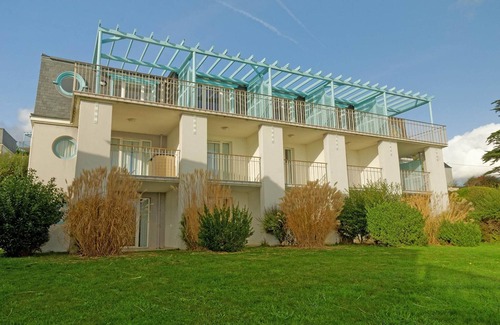 Audierne Apartment | Oceanview Apartment w/Pool