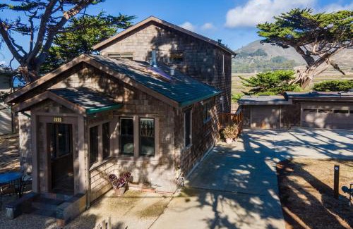 Montara House | Oceanview Beach Home Walk to Beach Trails Food Family Activities