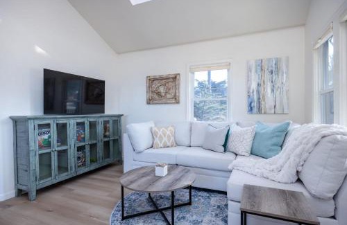 Montara House | Oceanview Beach Home Walk to Beach Trails Food Family Activities