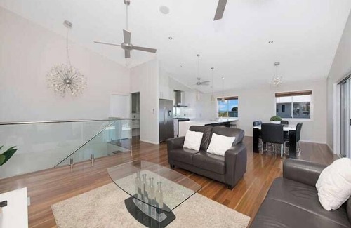 Bushland Beach House | Oceanview Luxe | 6BR Escape