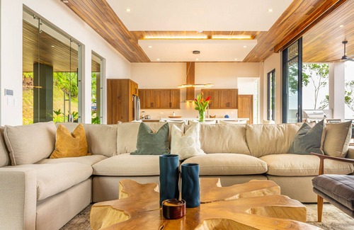 Uvita House | Oceanview Luxury Villa: 4 King Suites, Infinity Pool, Jacuzzi & Sunset Views