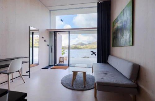 Flakstad Apartment | Oceanview Mini-House - Stunning Views