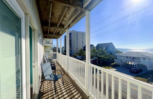 Ash House | OCEANVIEW retreat in Cherry Grove, N. Myrtle Beach. With 8 bedrooms and pool/hot tub