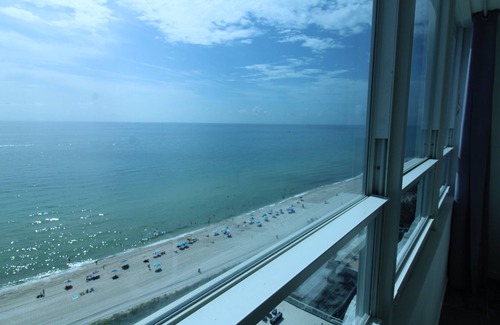 Mid Beach Condo | Oceanview Studio 1634 at Castle Beach Club – Pool, Beach Access, Valet Parking, Gym & More!