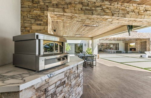 Bermuda Dunes House | October best deals, Luxury Estate 2.5 acres+6500 sq ft, Pool, Gym, Golf, Games.