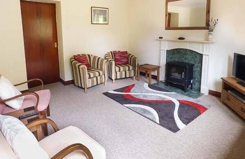 Fourstones Near Bentham Cottage | OCTOBER COTTAGE, pet friendly, with a garden in Clapham
