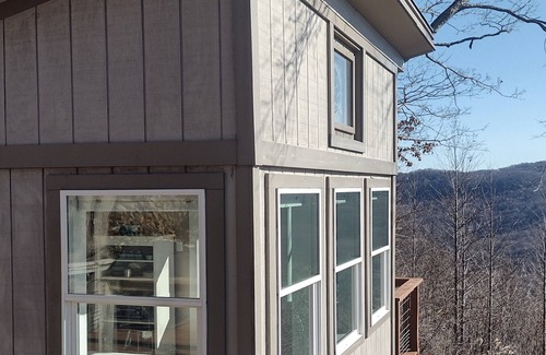 Saluda Cottage | Oden’s Lookout at Valhalla Mountain- Studio Cottage