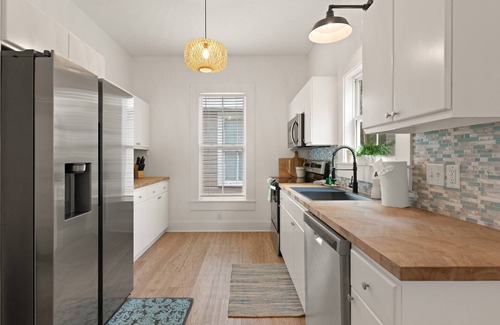 Brunswick House | Odie's Oasis | Historic Downtown Home | Pet Friendly | Fenced Yard | Near Shops | New Patio