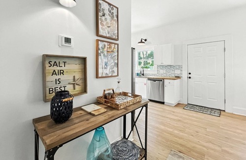 Brunswick House | Odie's Oasis | Historic Downtown Home | Pet Friendly | Fenced Yard | Near Shops | New Patio