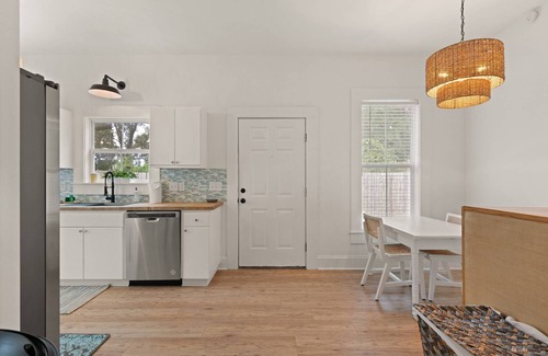 Brunswick House | Odie's Oasis | Historic Downtown Home | Pet Friendly | Fenced Yard | Near Shops | New Patio