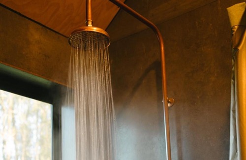 Tarra Valley House | Off-Grid Cabin with Valley Views and Hot Tub - Velma