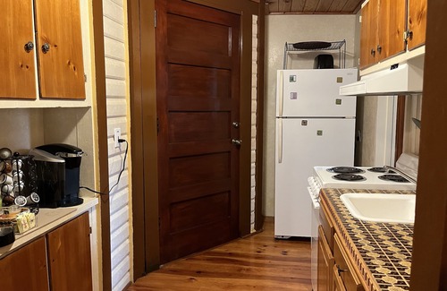 Historic Old Northeast Apartment | Off-street Parking - Walkable Downtown, Restaurants, Museums & Waterfront