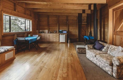 Kaimiro Cabin | Off the Grid River Retreat in Inglewood