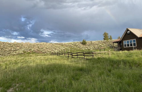 Gunnison Cabin | Off the grid rustic cabin