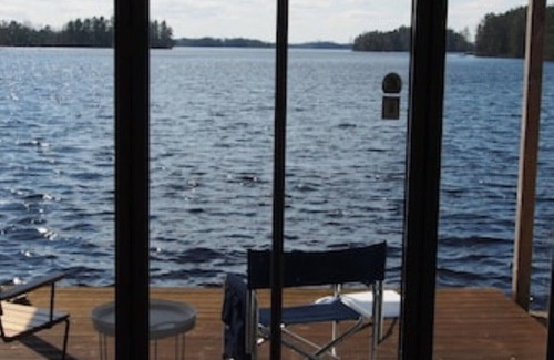 Unnaryd House | Off to the north - Bright loft in southern Sweden right on the water for 2-4 people