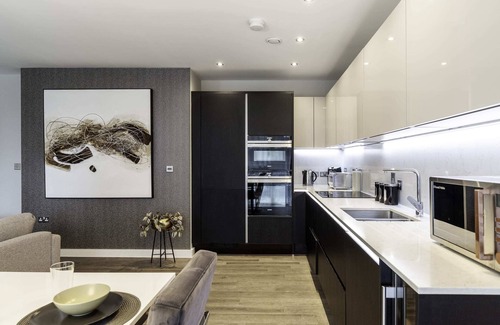 Stratford Apartment | Offer - Showroom Splendour, Luxe London Elegance