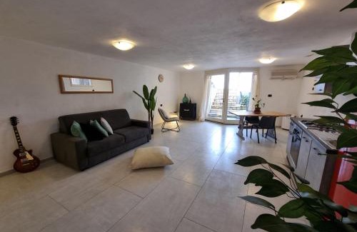Torre Lapillo Apartment | !OFFERTA LAST MINUTE! LUSSUOSO appartamento NUOVO 300m dalla spiaggia