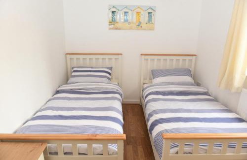 Aberporth Ski Chalet | Ogof Aberporth