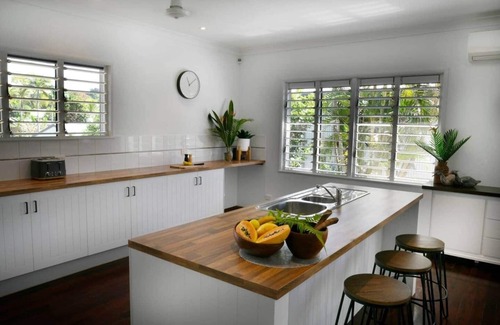 South Mission House | Ohana - Beachfront Holiday House
