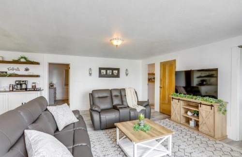 New Haven Huron County House | Ohio Farmhouse Retreat with Fire Pit and Patio